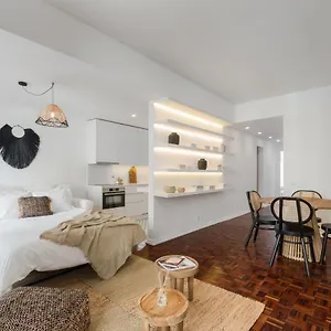cb-lisboa-design-spacious-apartment-with-balcony-alvalade-ii.hotels-lisbon-portugal.com/